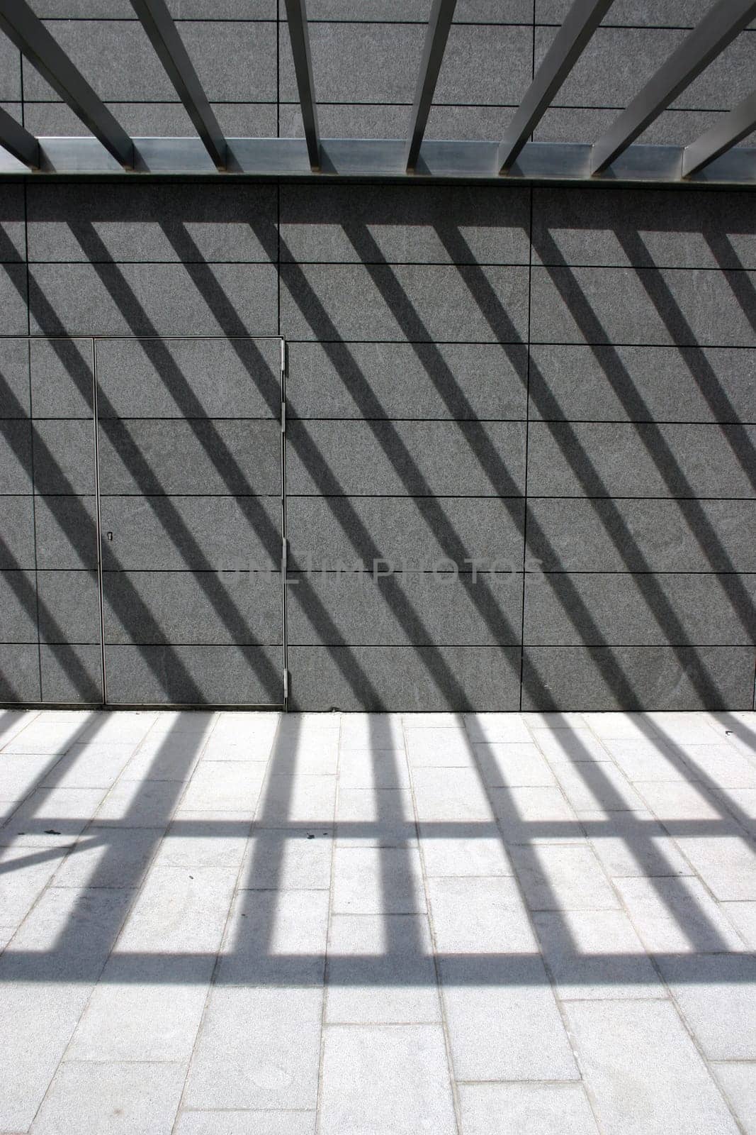 Shadow of a lattice on a wall
