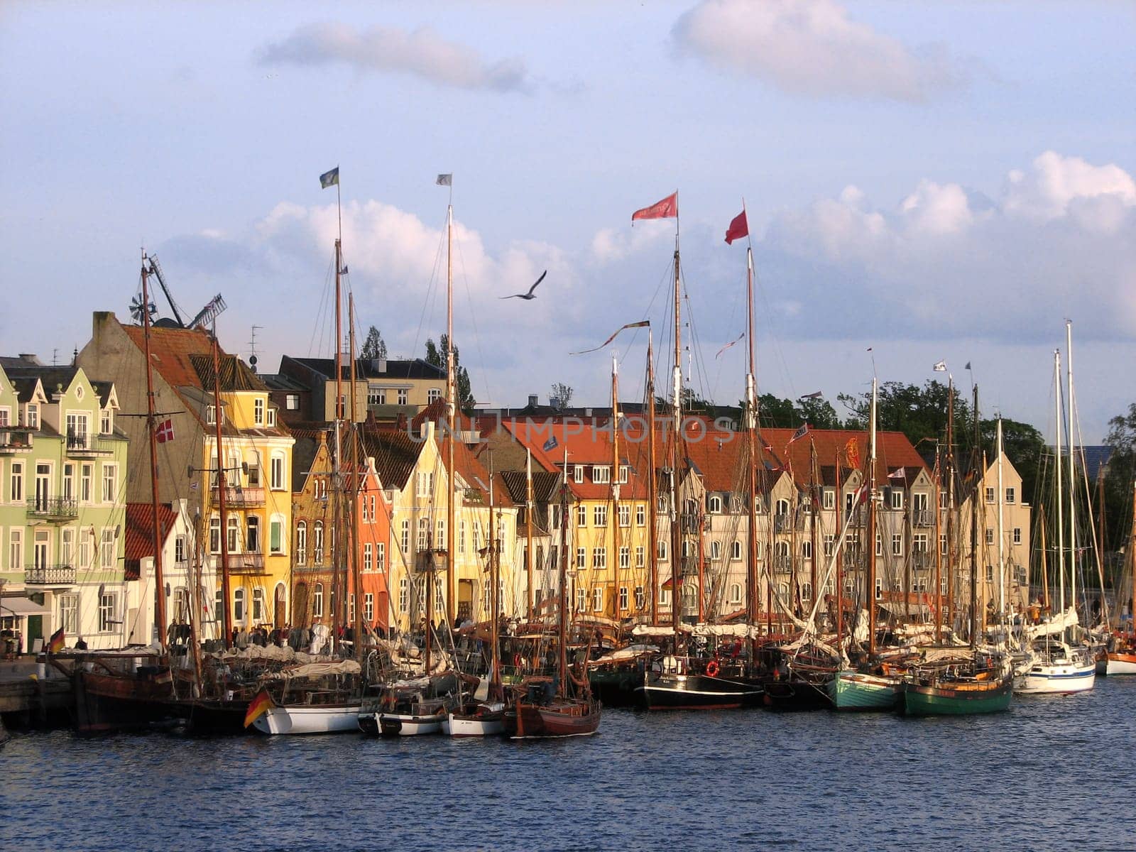 The traditional ships,on their way to the rum regatta in Flensburg,make every year on Ascension Day in Sønderborg stadium. Rumregatta 2007 in Flensburg (18.05. - 20.05.2007).