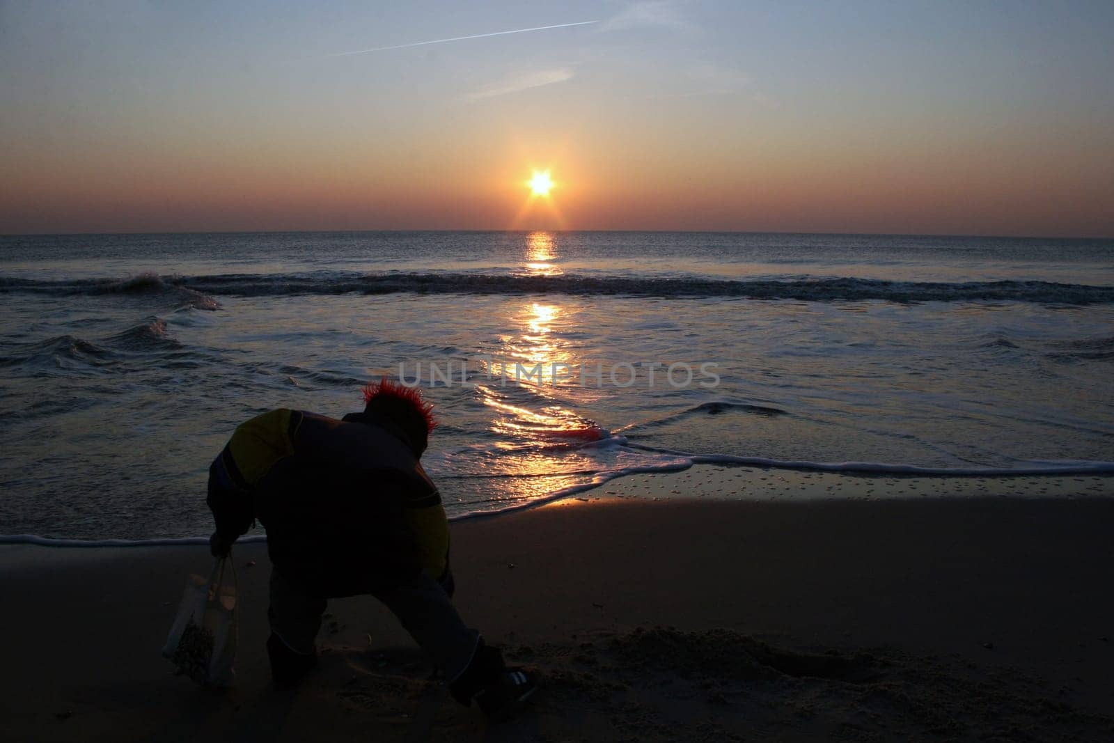 sunset or (sunset beach) or (sunset nature) or (sunset skyline)