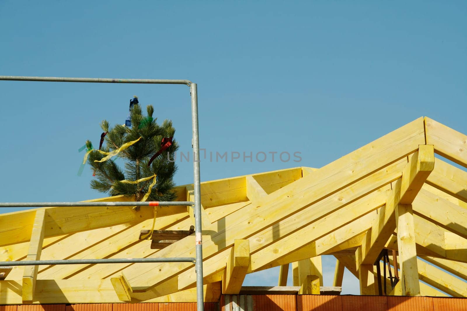 Topping-out tree