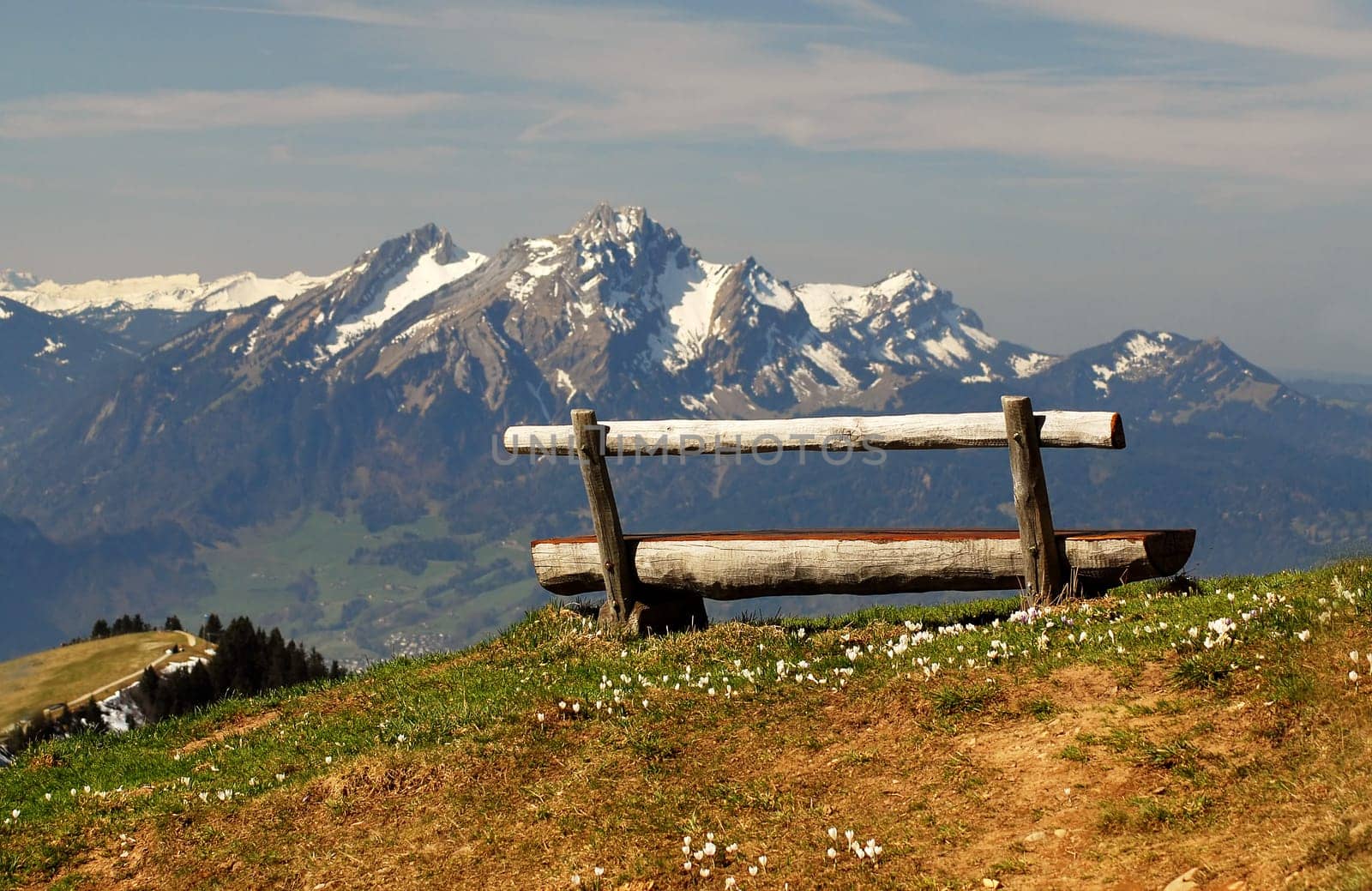 I would have loved to stay there for a few more days and enjoy this view,but I suppose the weather wouldn't have been so nice forever......! It was a wonderful day that I won't soon forget...... and at every break k