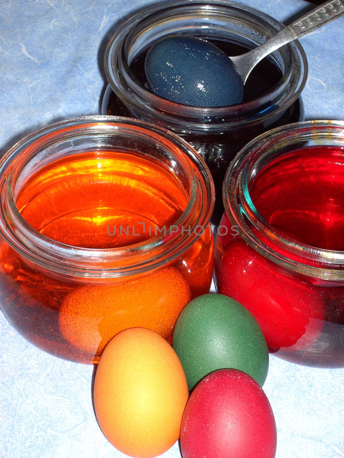 Dyeing Easter Eggs 01