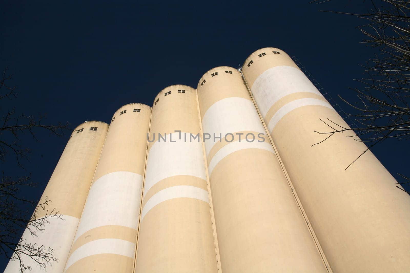 Silo building