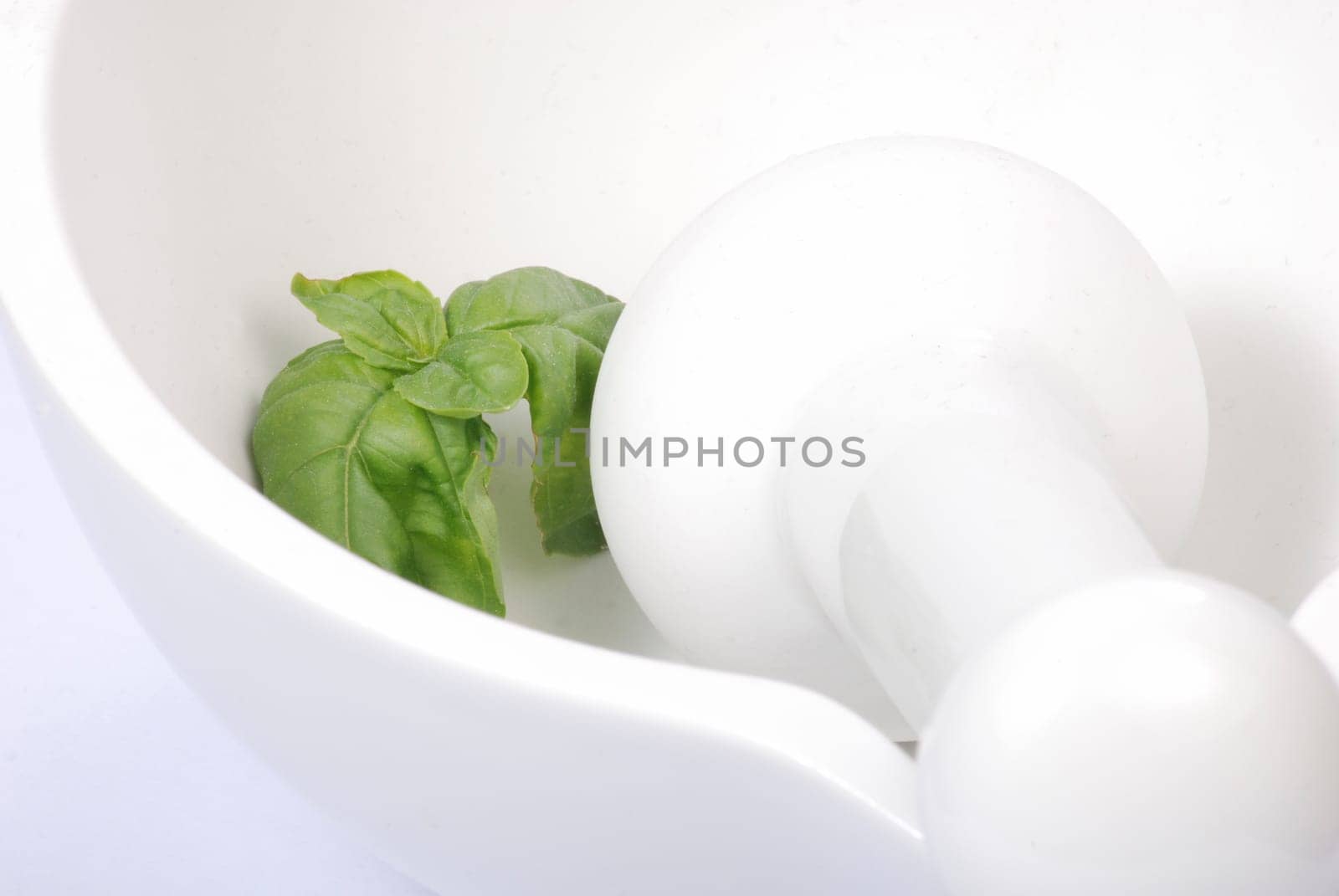 Moerser with basil
