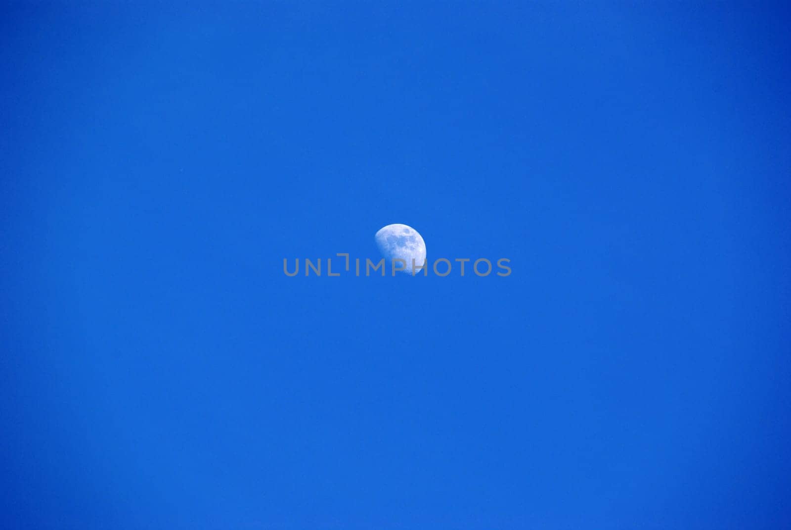 Moon at 6:43 p.m. over Berlin in April