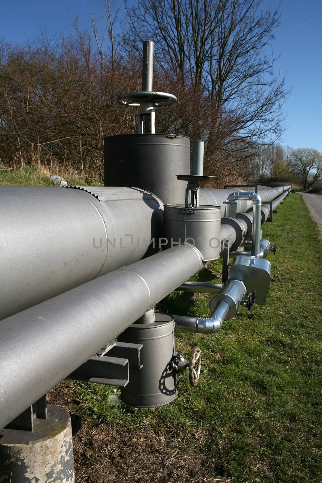 Above-ground gas pipeline
