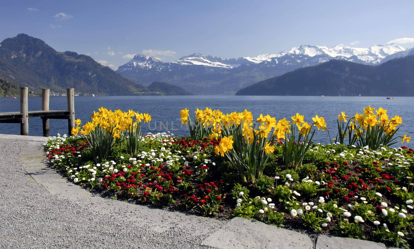 The idyllic village of Weggis is located on the sunny southern flank of the Rigi,directly on the majestic Lake Lucerne and is an ideal starting point for excursions into the mountains or across the lake. On the Rigi,with the car-free resort of Rigi Kaltbad,the He