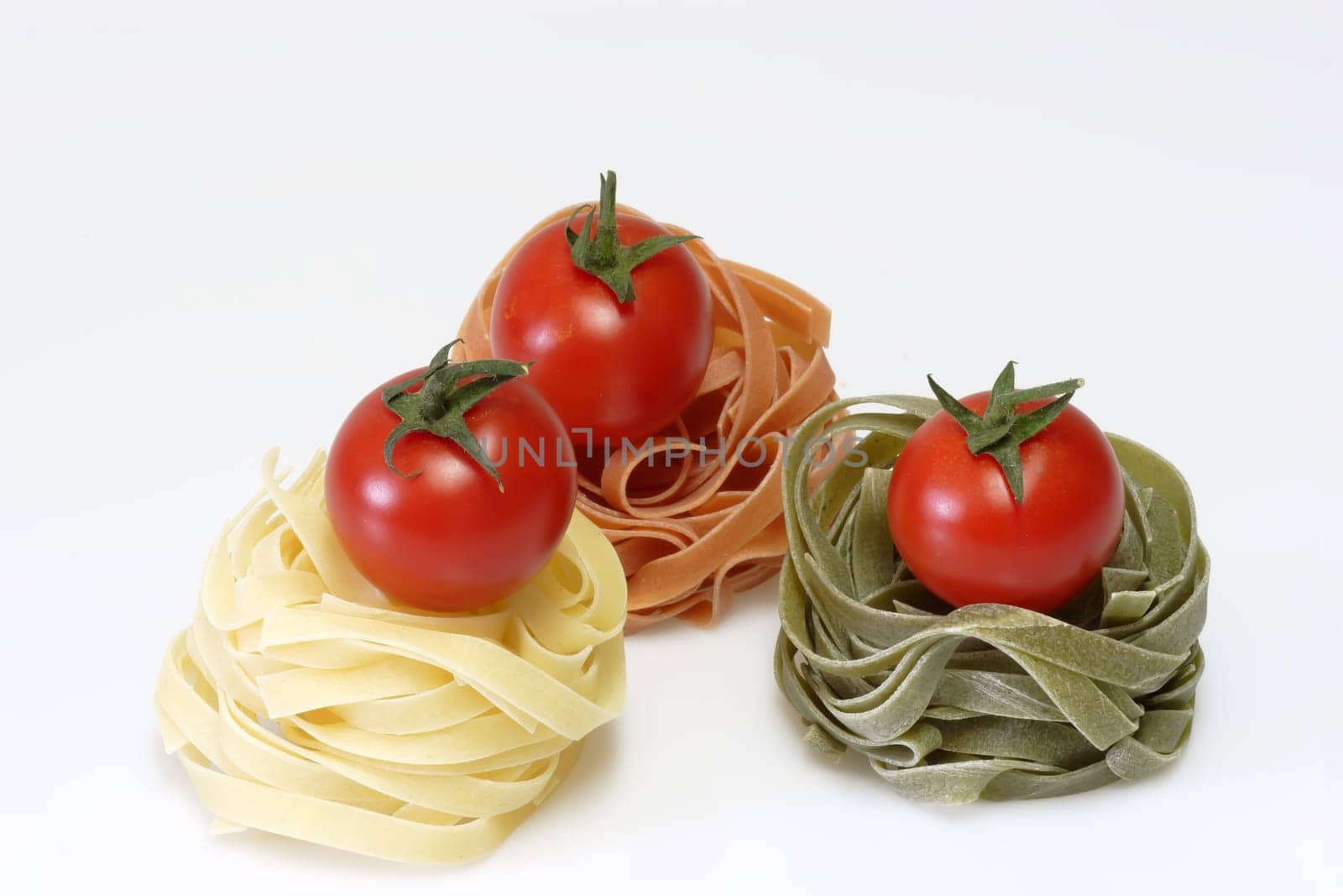 Pasta nests with tomatoes