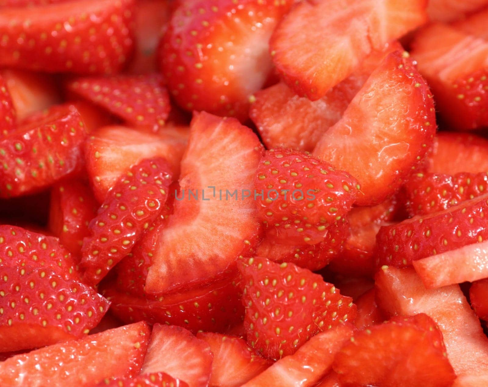 ... I got my first German strawberries at the market today... a pleasure,I can only tell you... so a warm greeting to everyone into the weekend! Bea