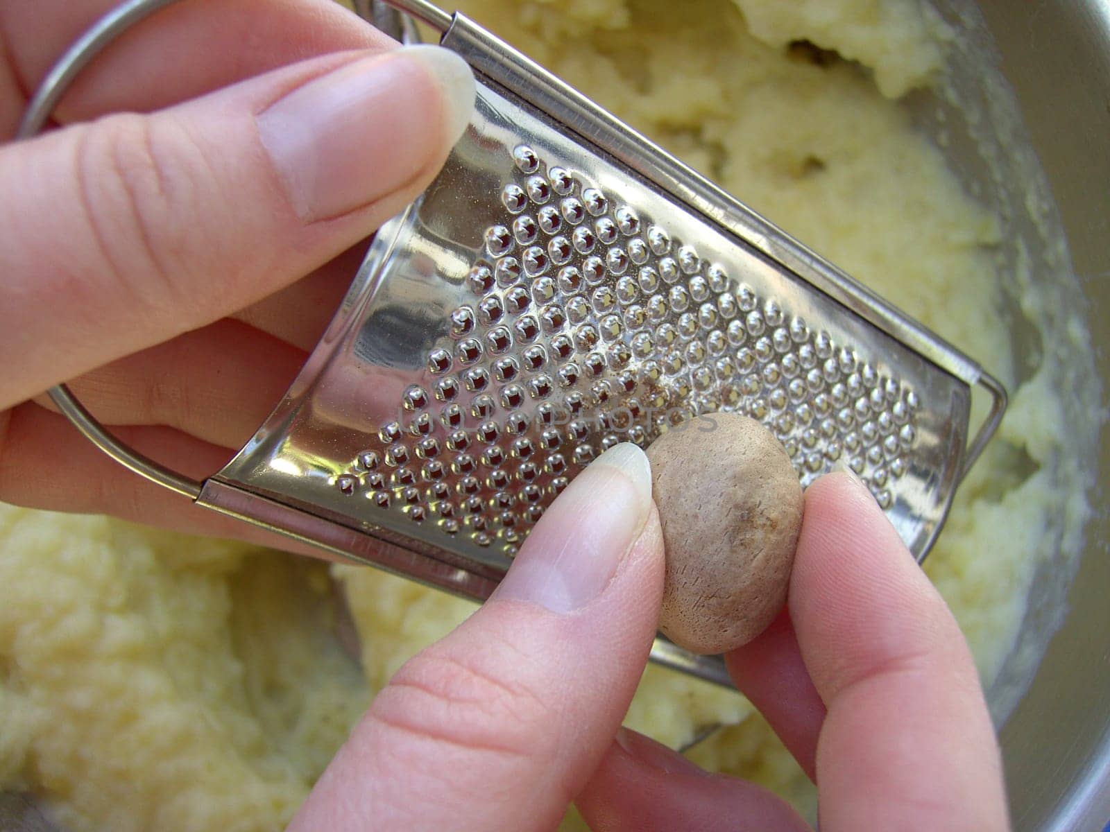 Nutmeg grater 02
