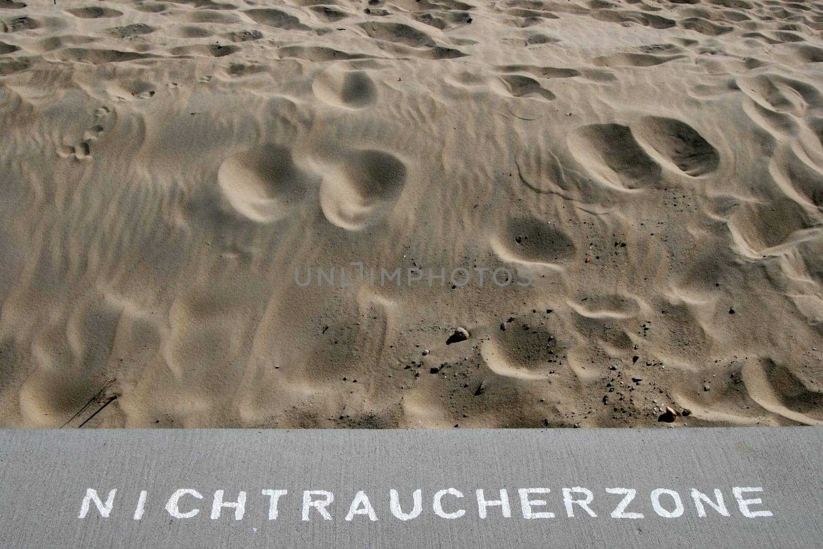 Non-smoking area on the beach of Föhr,no joke if this is controlled????