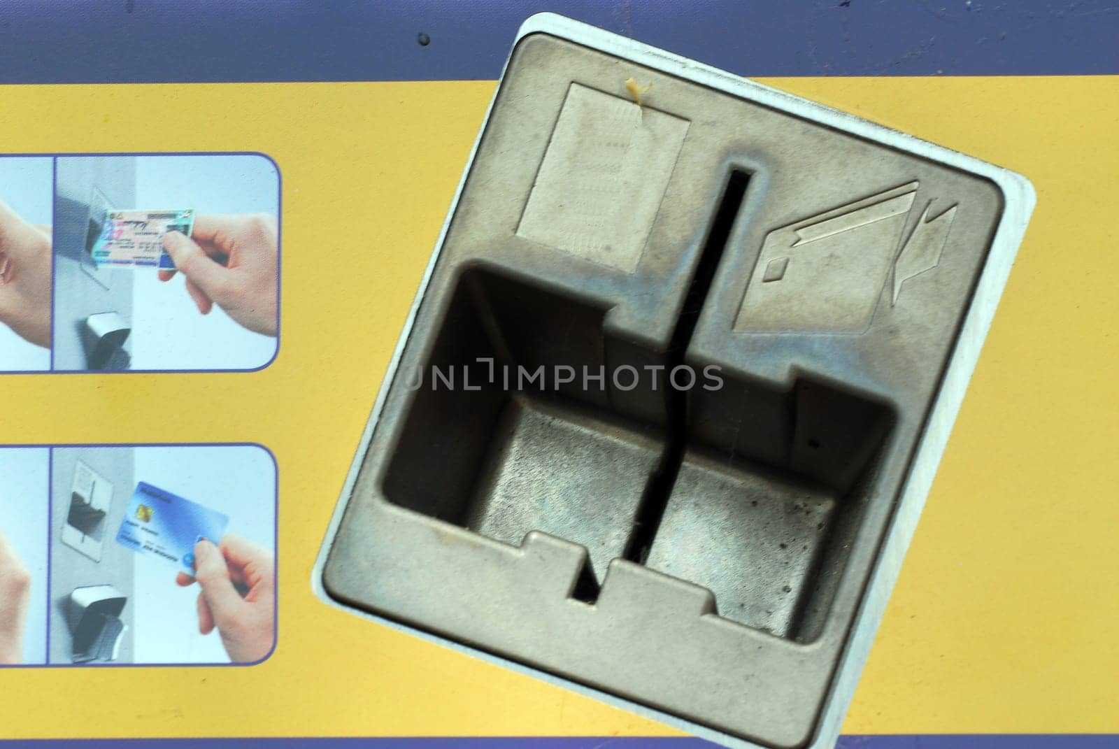Cash card slot