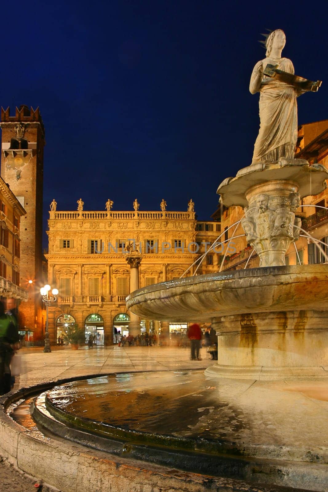 Verona - Piazza del Erbe 6
