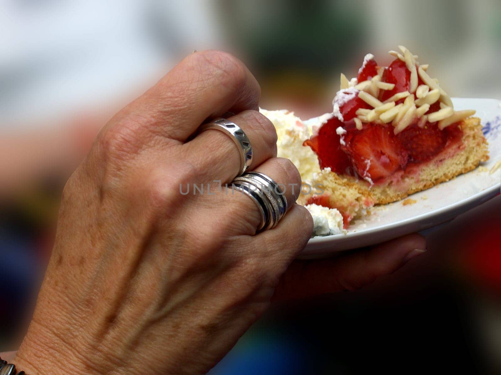 Strawberry pie with cream