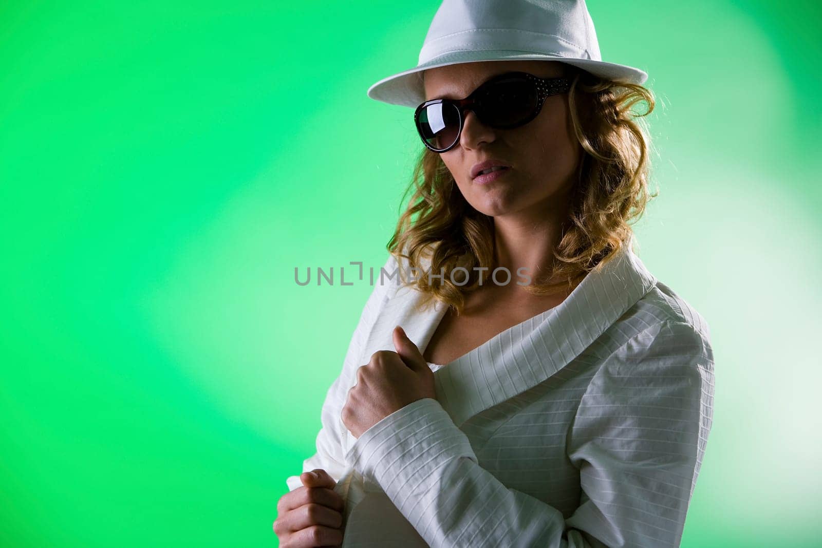 Woman with white suit and hat V