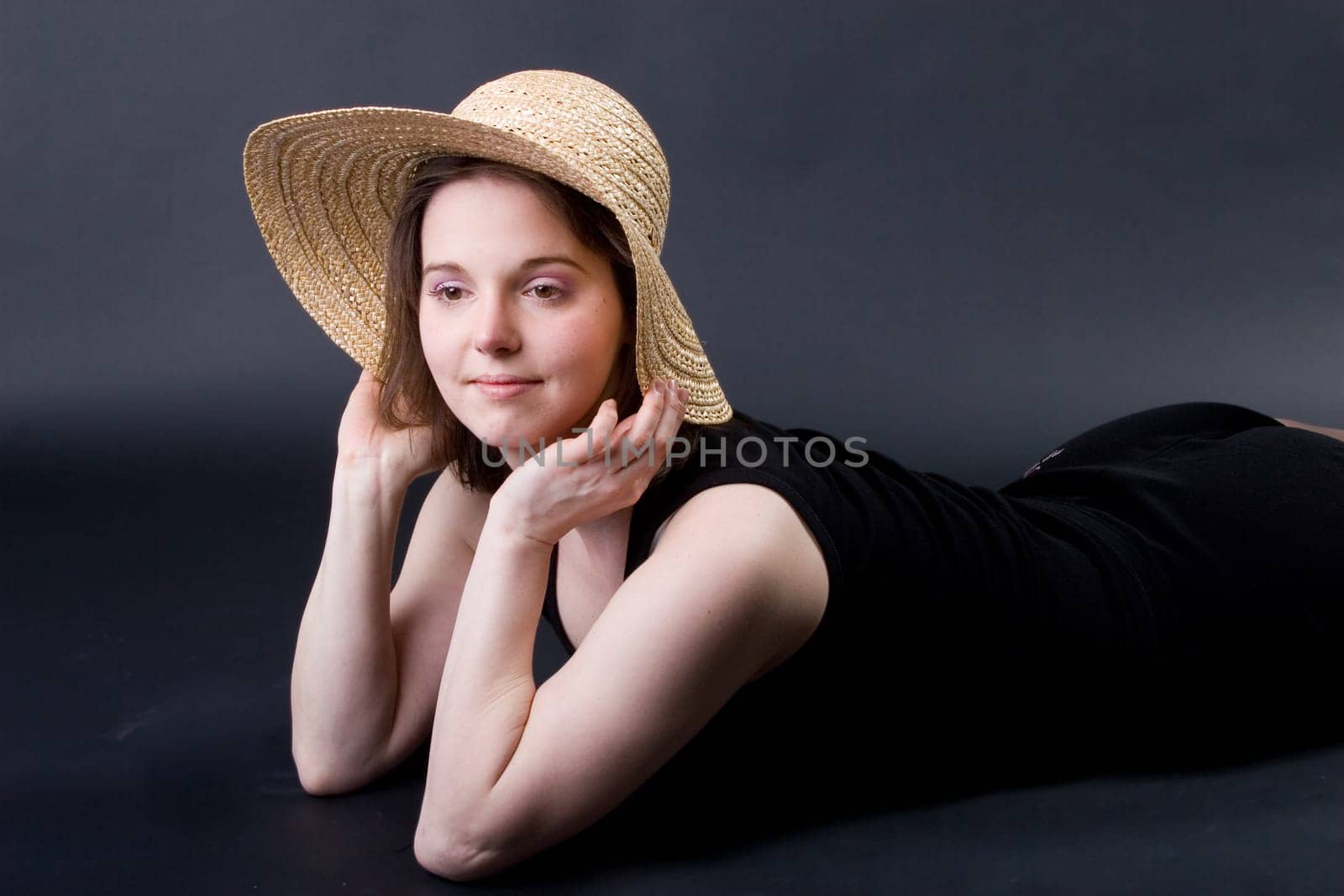 Sabine with straw hat