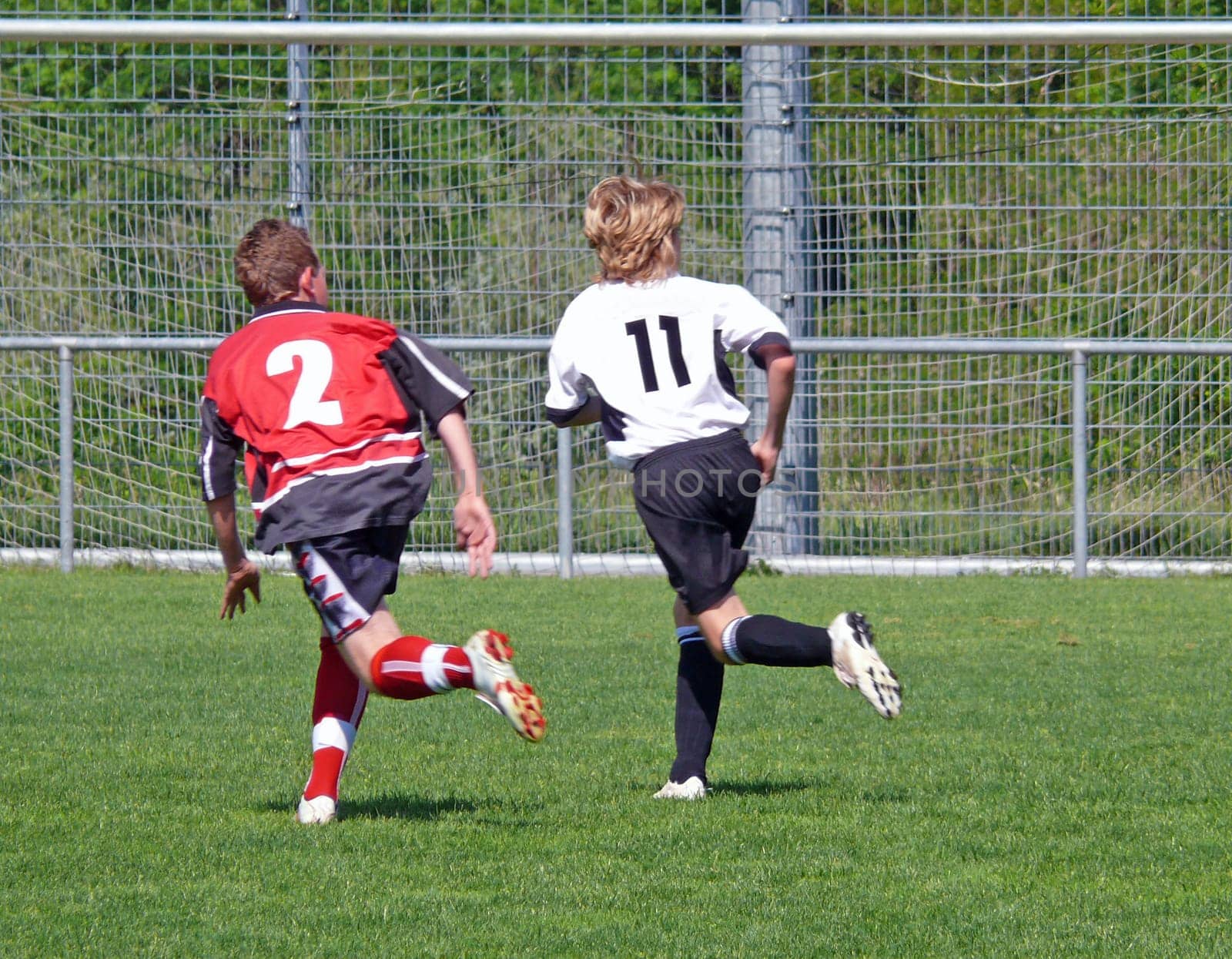 Players and opponents: strikers and defenders in wonderful harmony of movement