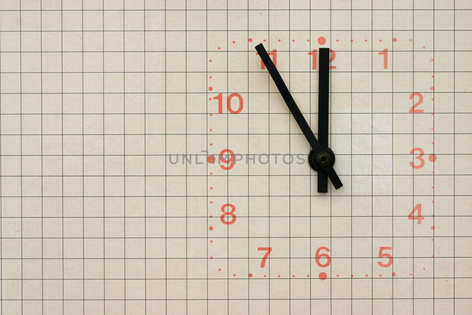 Clock shows 5 to 12