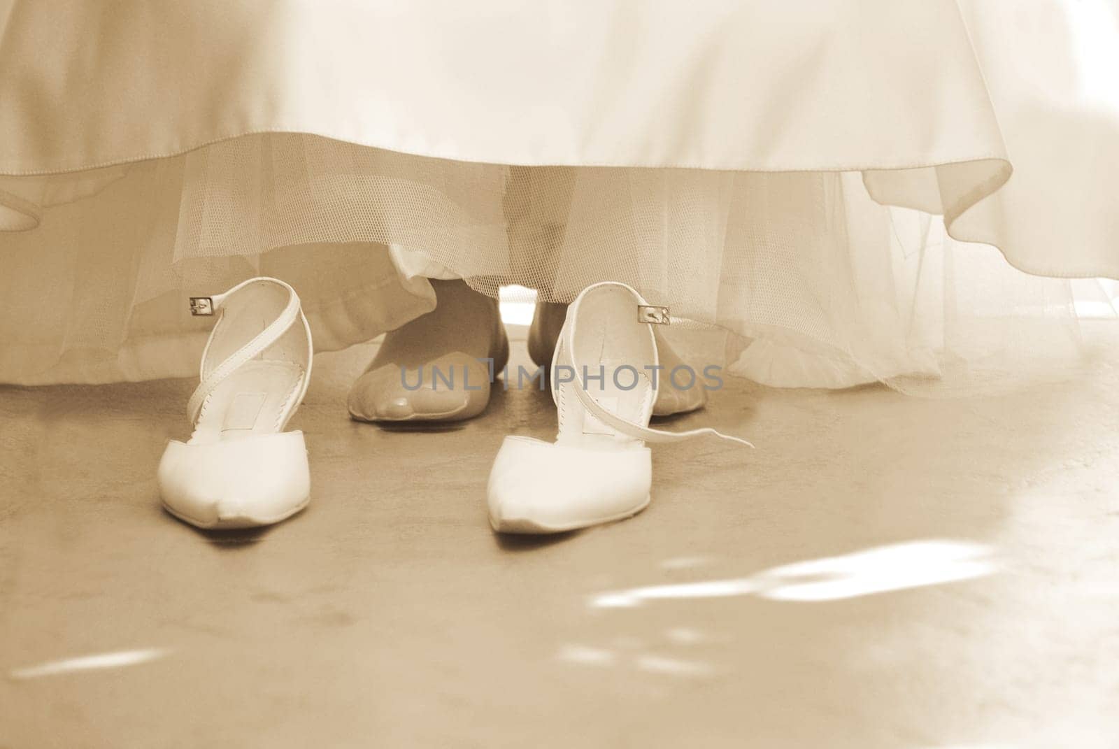 Also the bride needs a break from dancing and a short rest for the feet.....!:-)