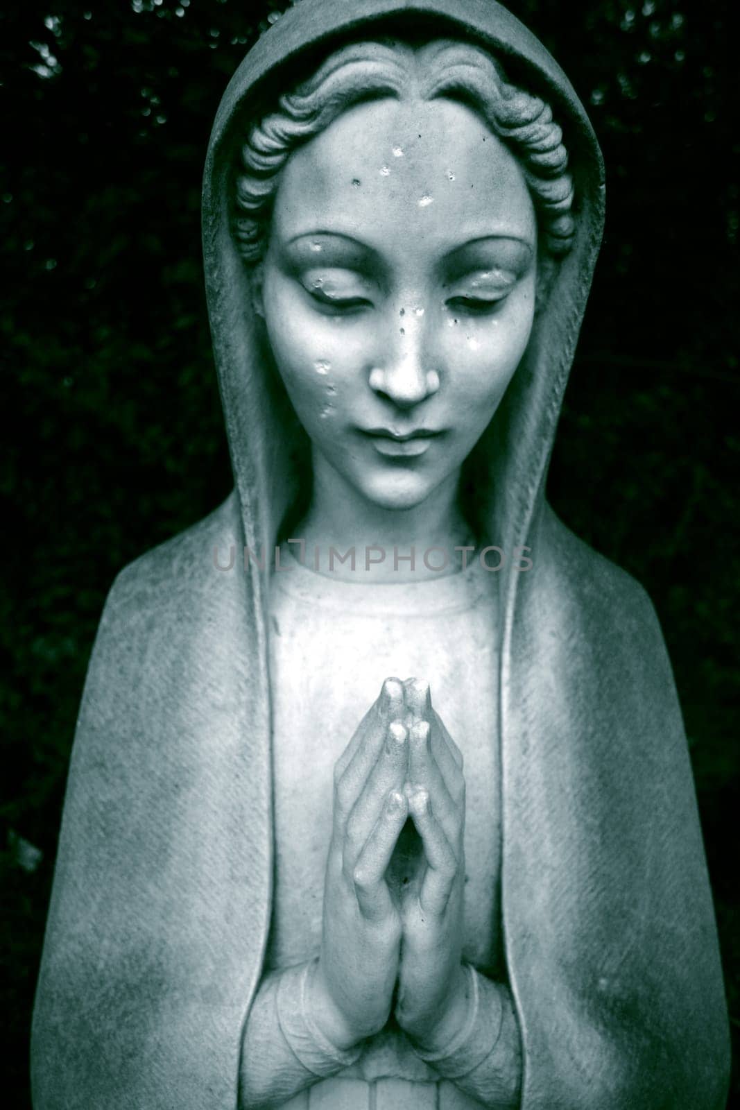 Praying funerary figure