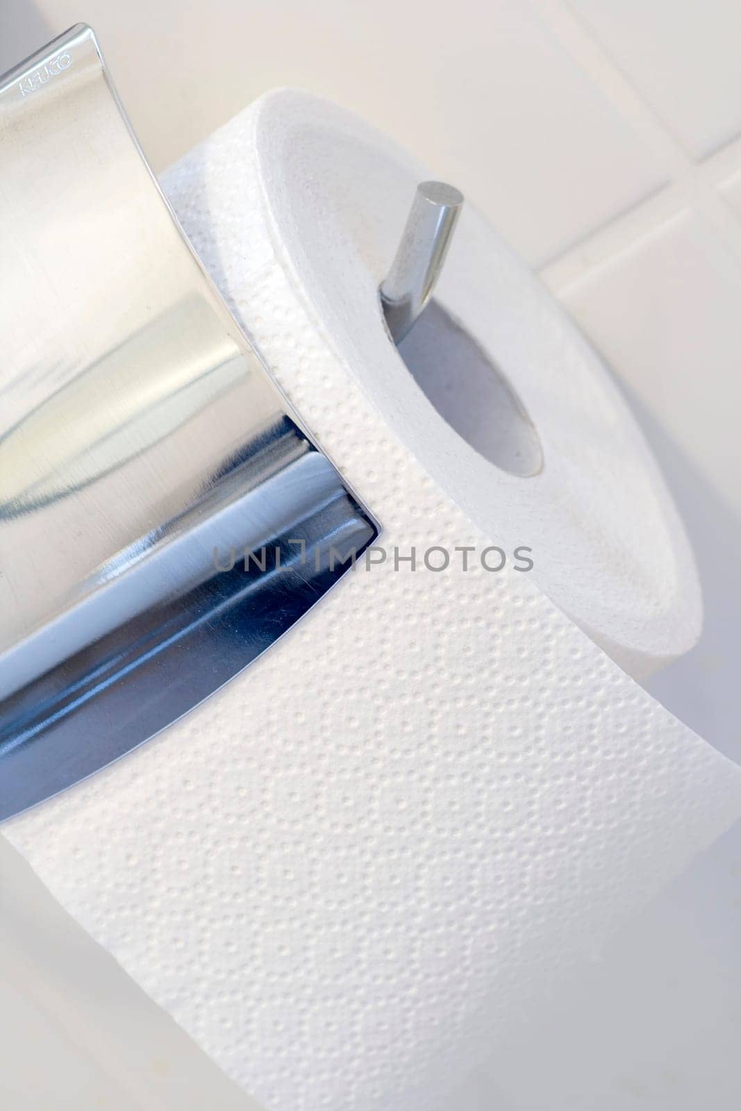 Toilet roll holder