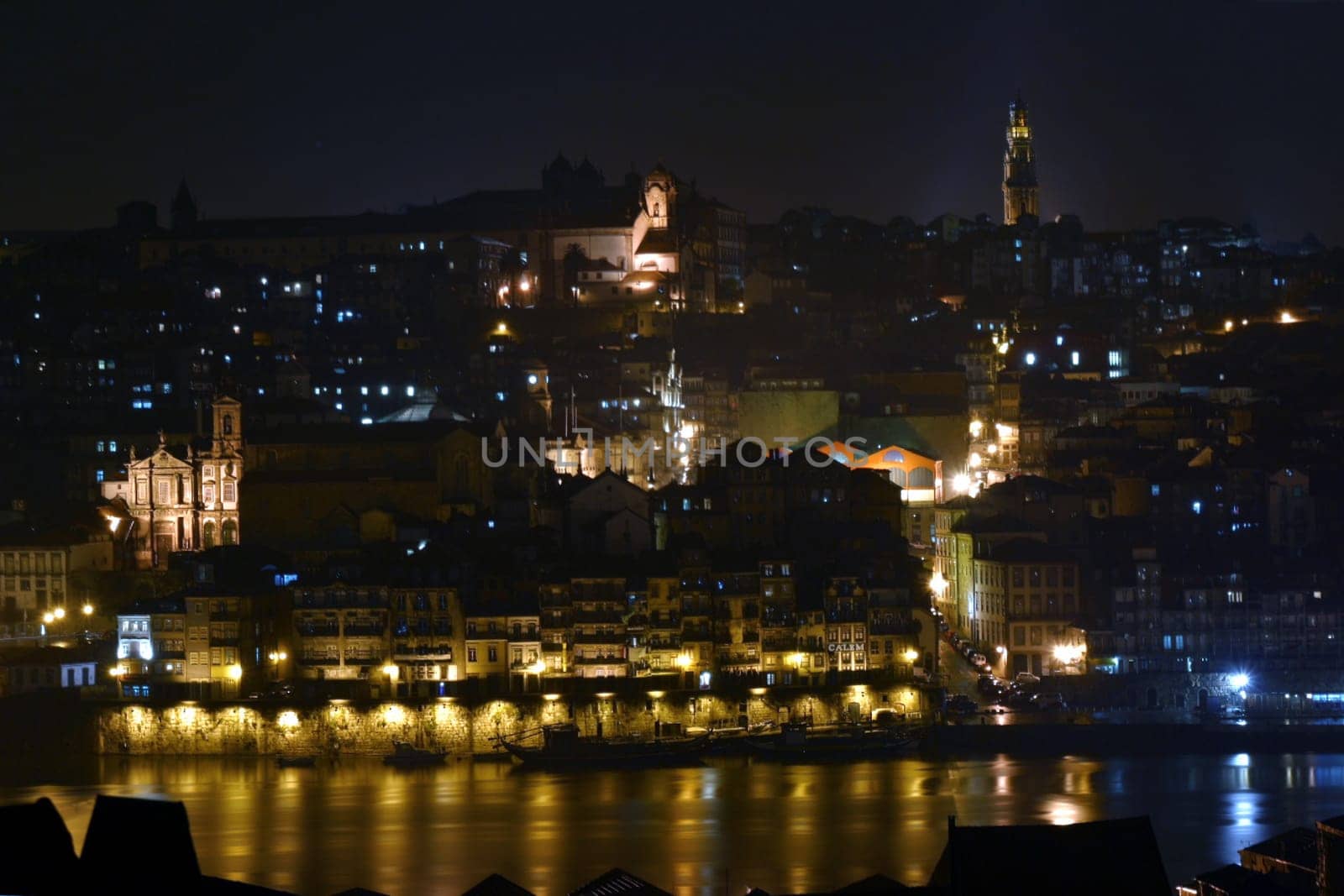 Old town of Porto at night