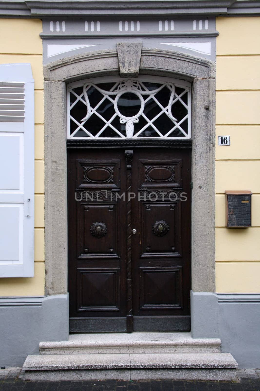 old door in Dormagen-Zons