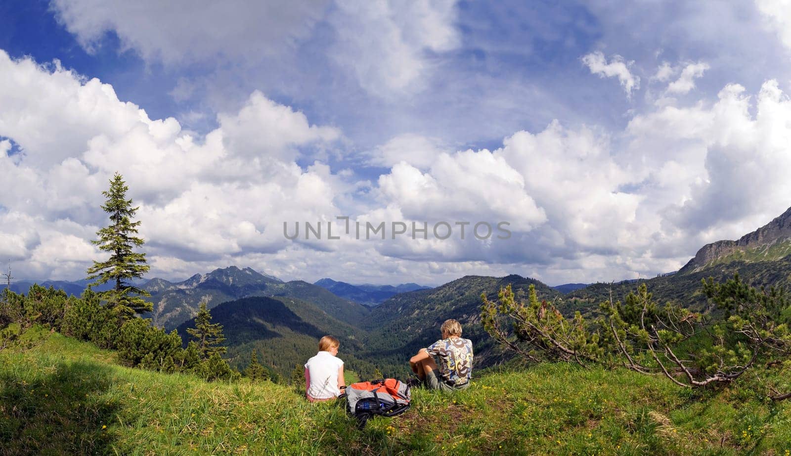 Almost at the end of our 8-hour pleasure tour from Wildbad Kreuth through the Wolfsschlucht along the Blaubergkamm to Halserspitze 1861m and back. The image is composed of 7 portrait images with PtGui. Nikon D80 and Sigma 17-70mm 2.8-4.5