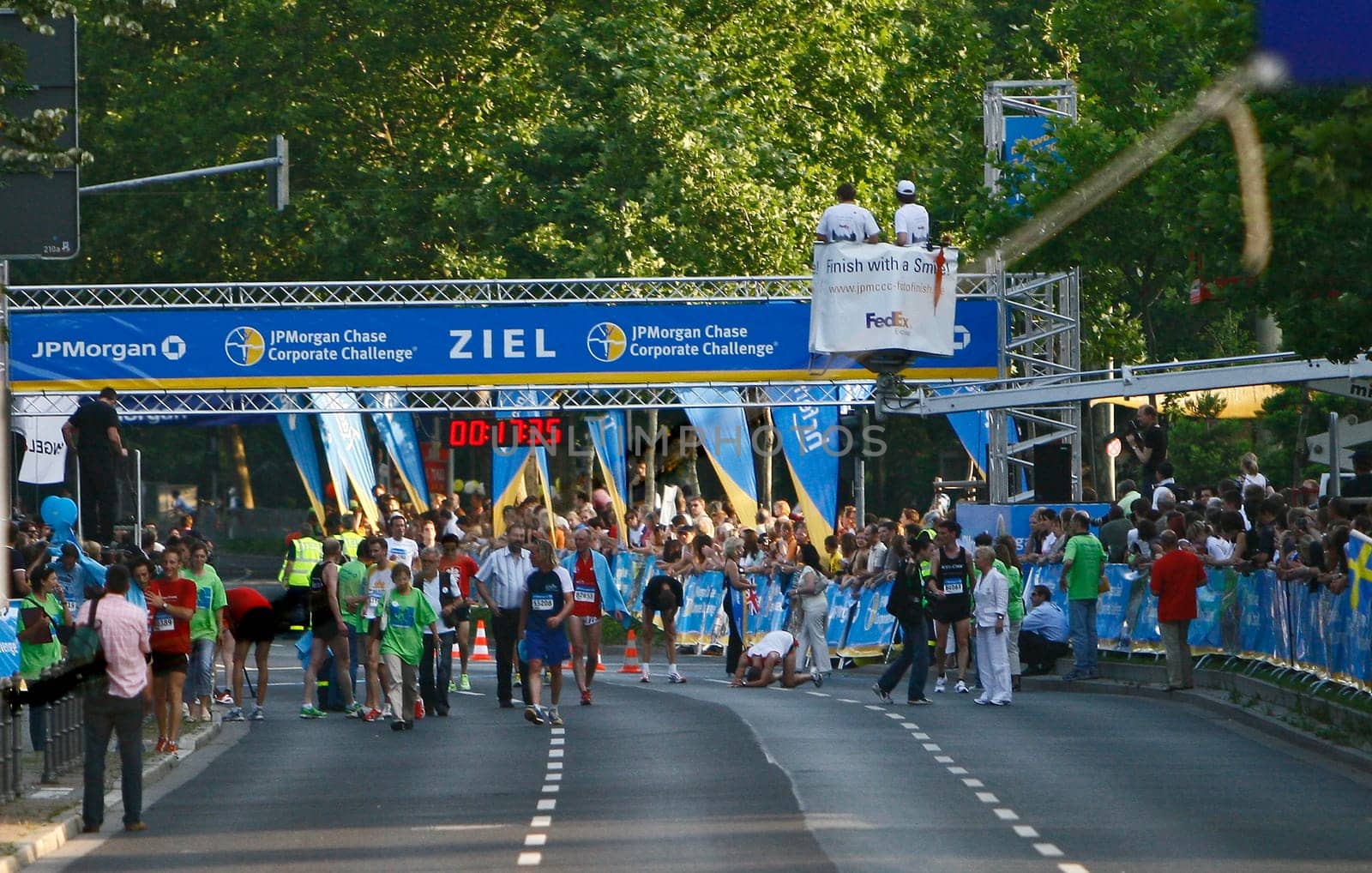 After just under 17 minutes,the first ones had completed the 6 km long route,there were over 67,000 participants. New image section