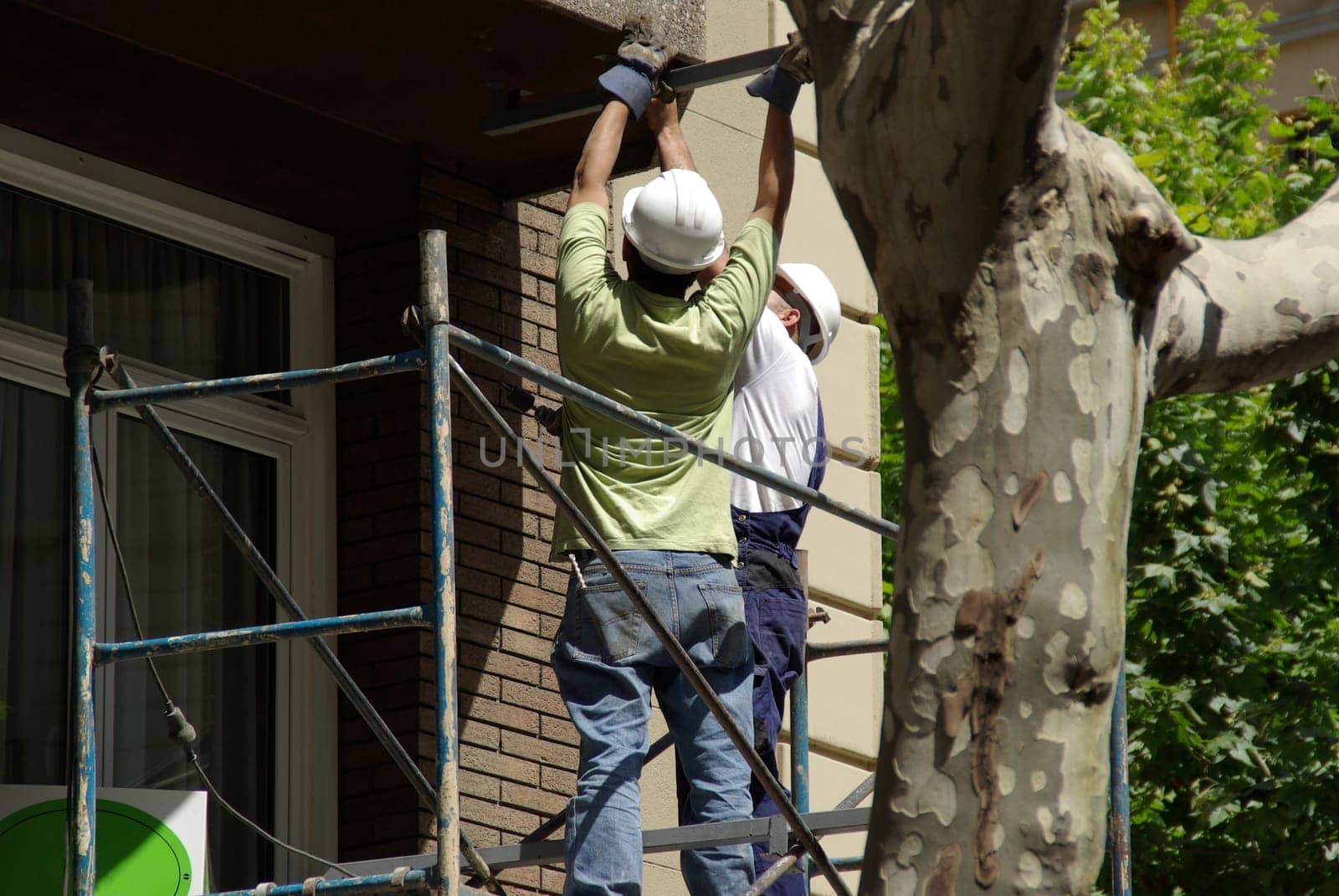 Construction workers - scaffolding - men
