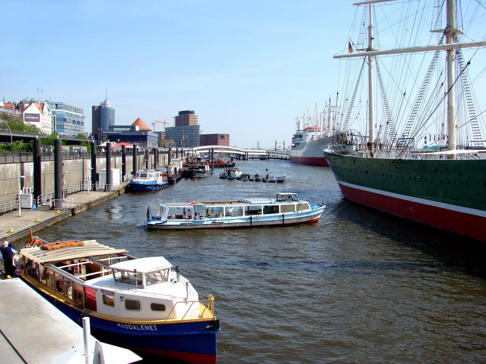 Excursion boat trip in Hamburg