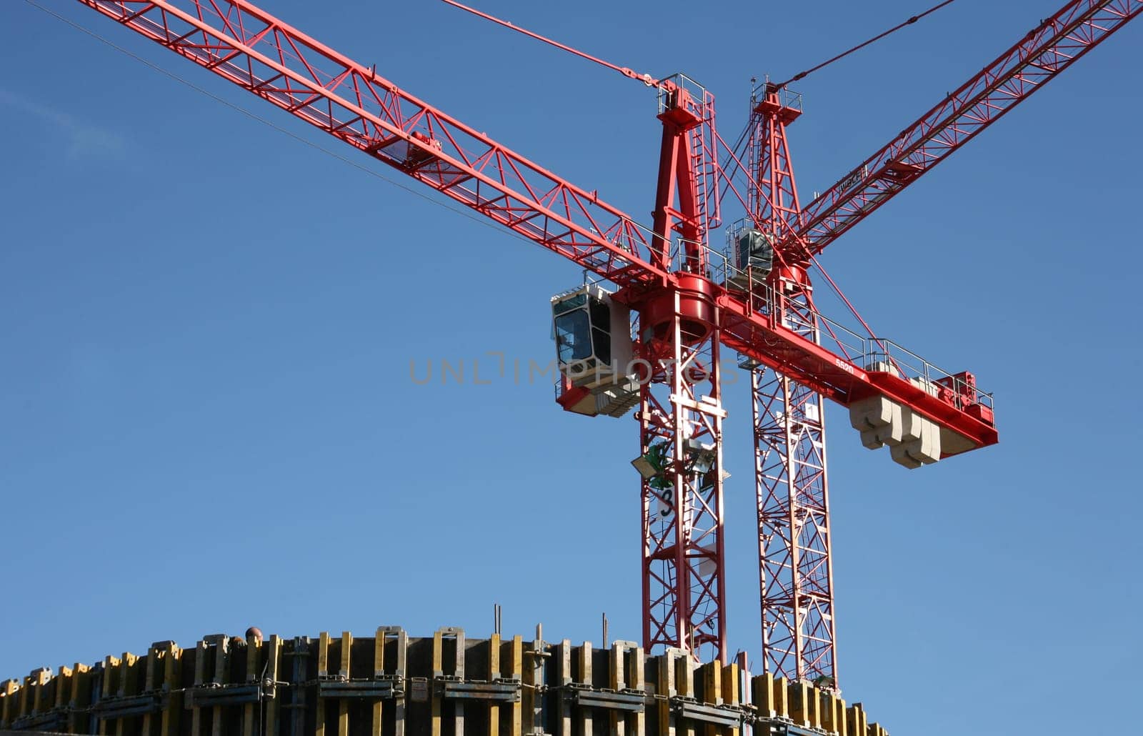Building construction machinery