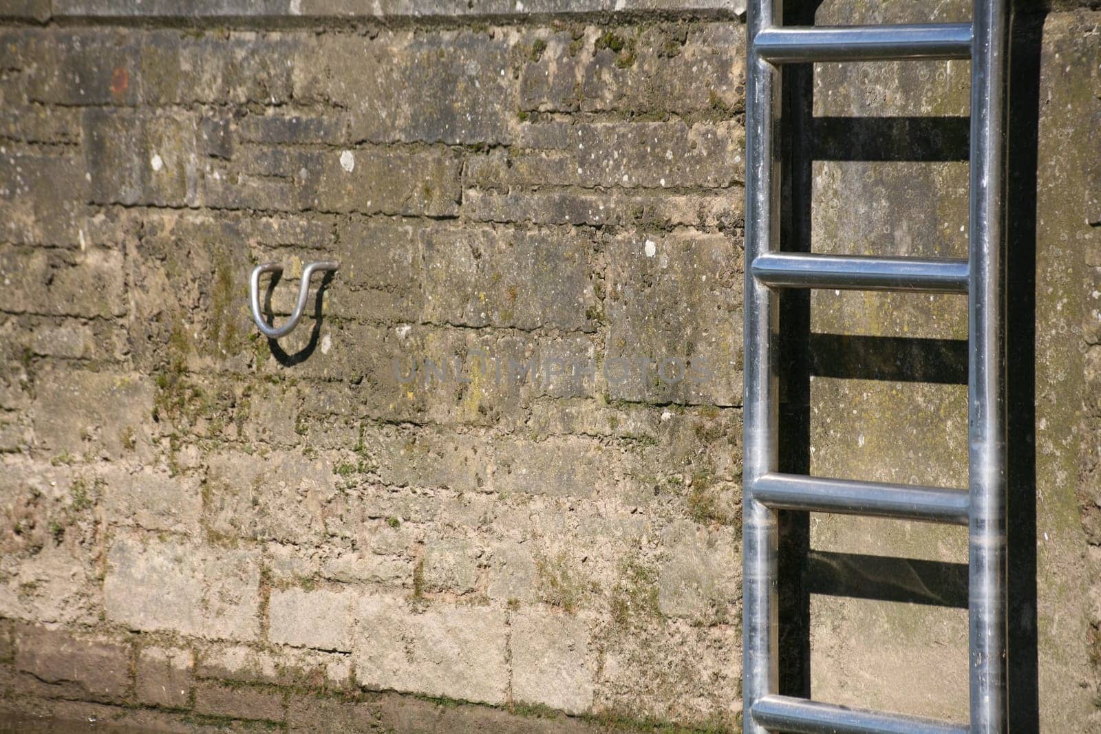 Quay wall