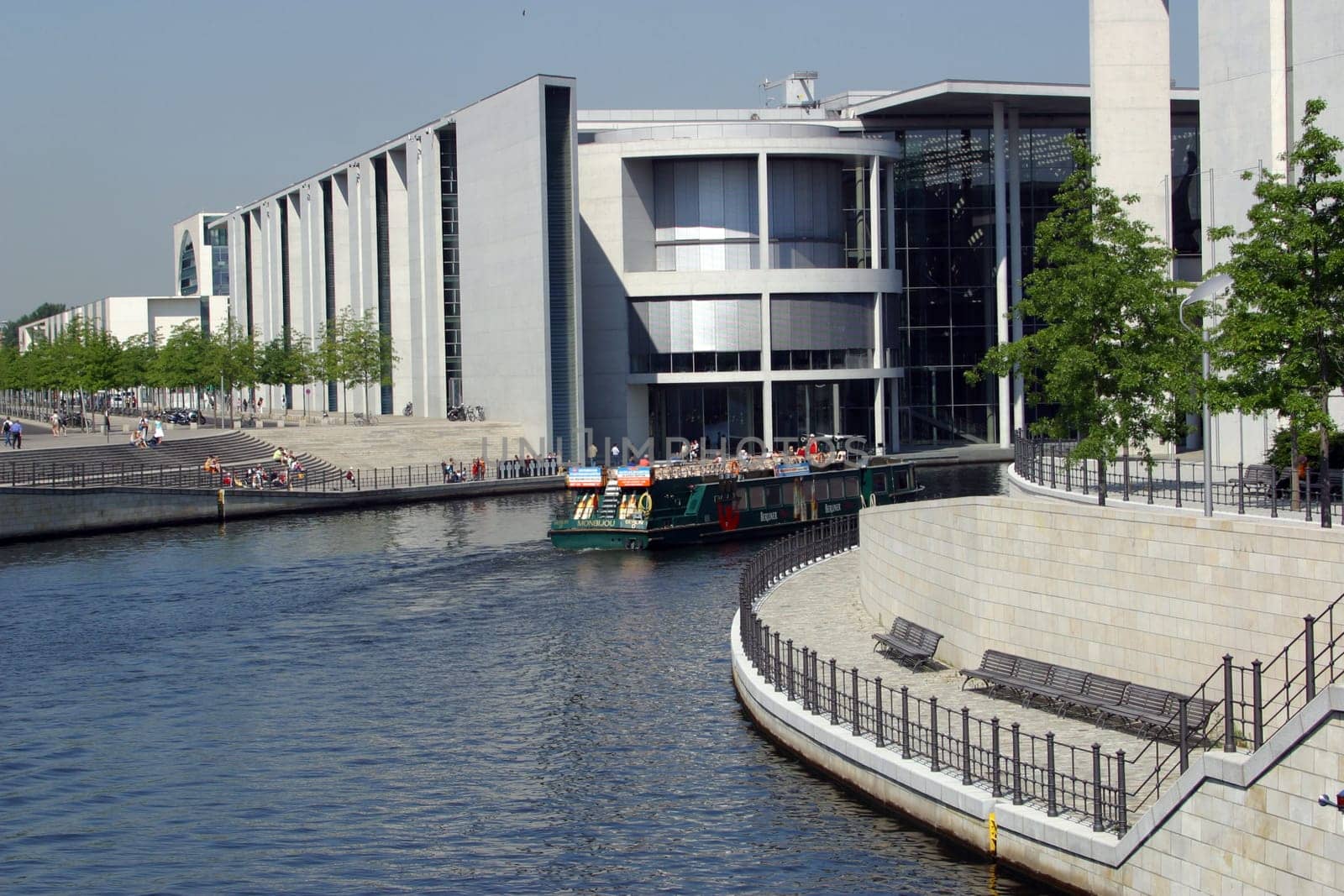 Spree with Paul-Löbe-Haus