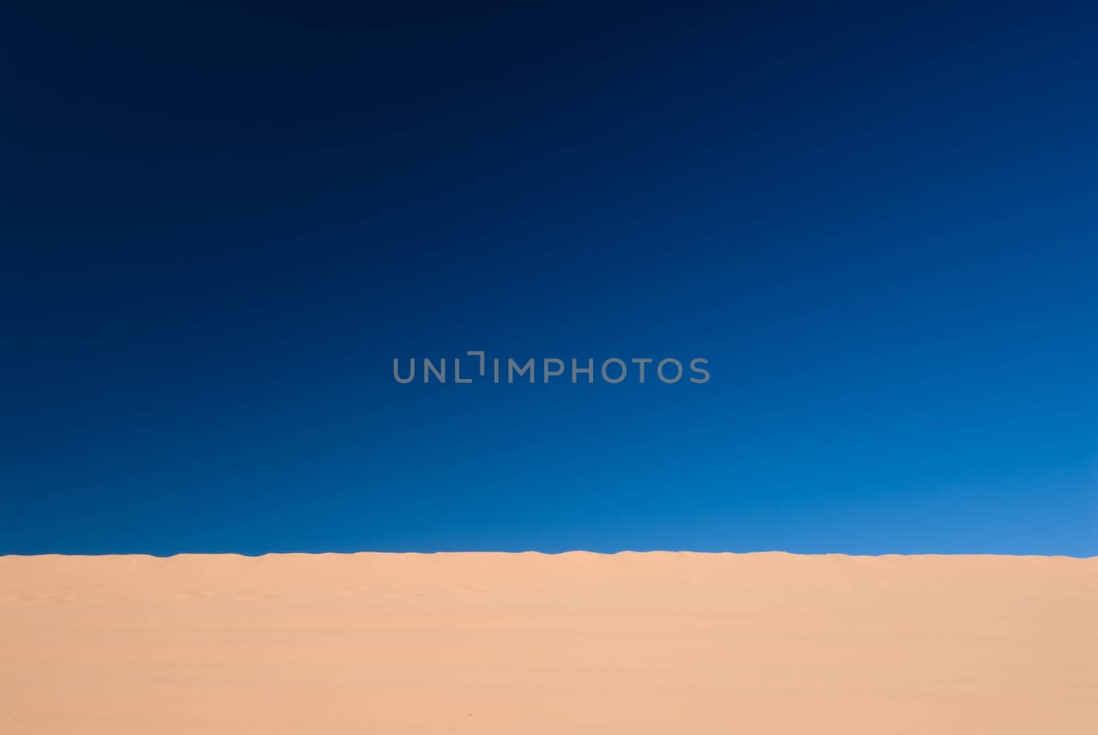 Horizon in the desert