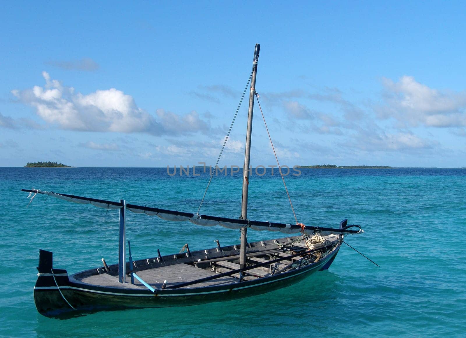 Traditional boat of the Maldives. Unfortunately,such sights are becoming increasingly rare! The mast is so crooked!
