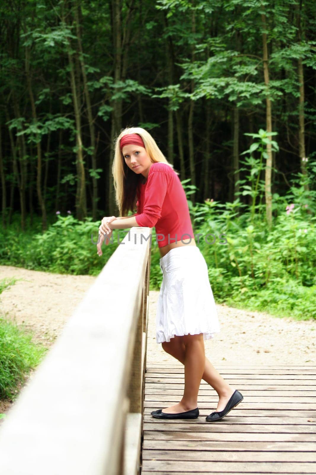 go for a stroll