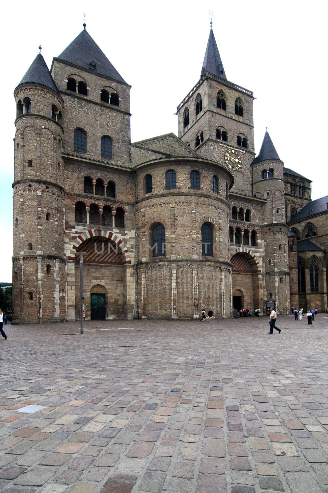 Pavement in front of the cathedral