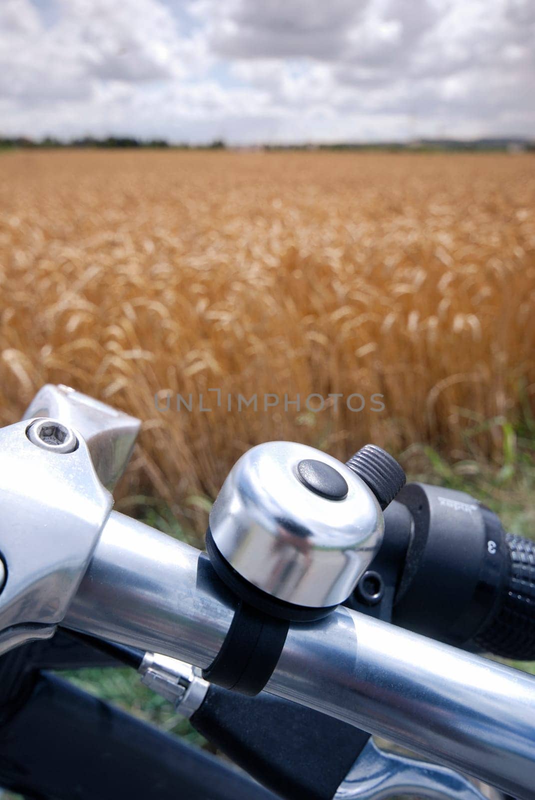 Bicycle driver with bell in front of Weizenfeld