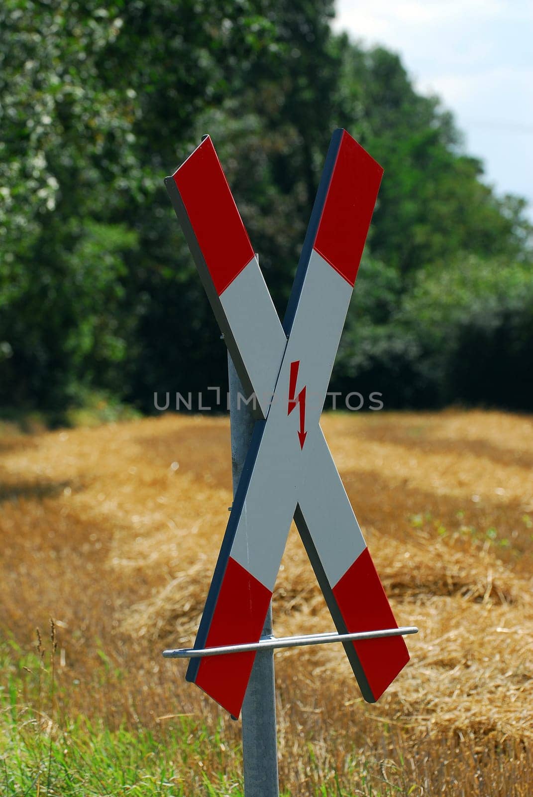 Diagonal cross