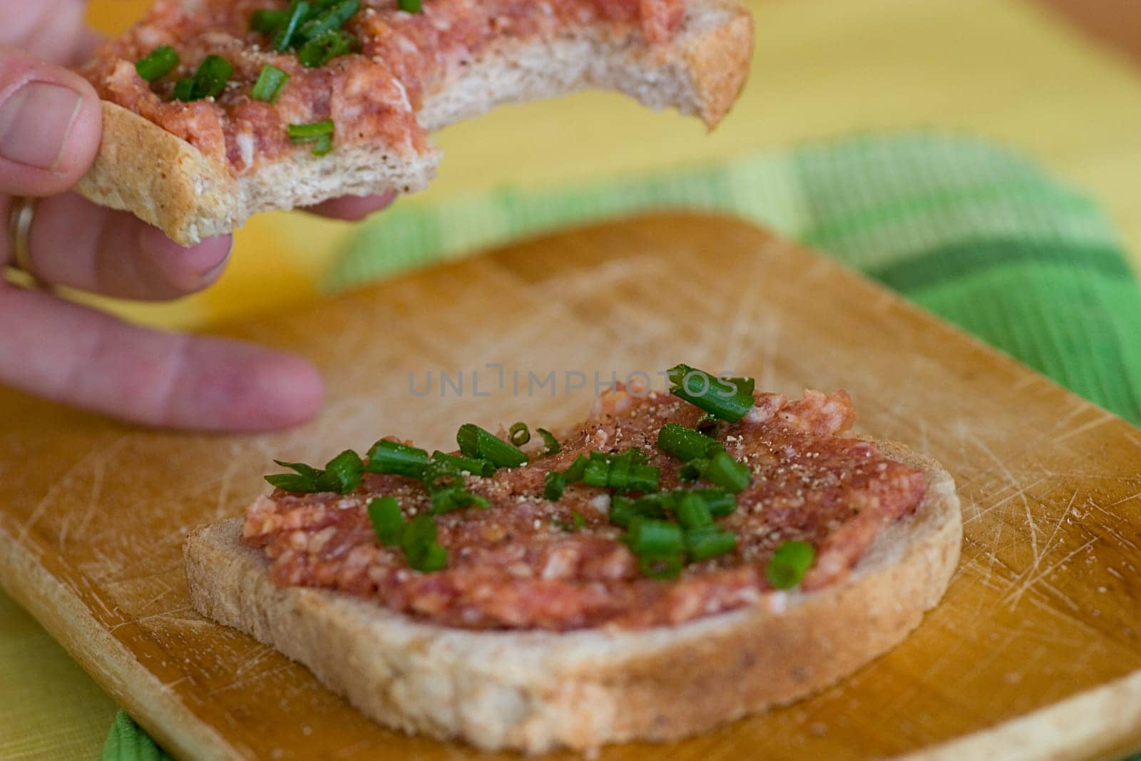 Toast in der Hand