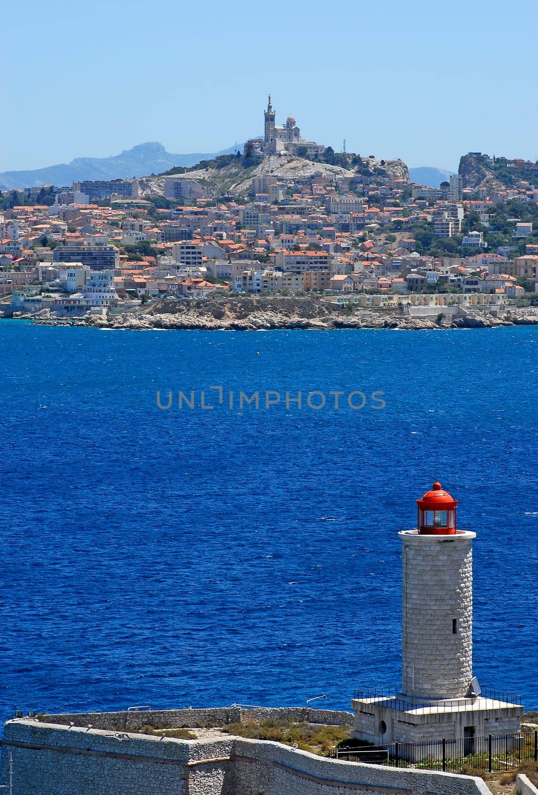 ... and Notre Dame de la Garde in the background...