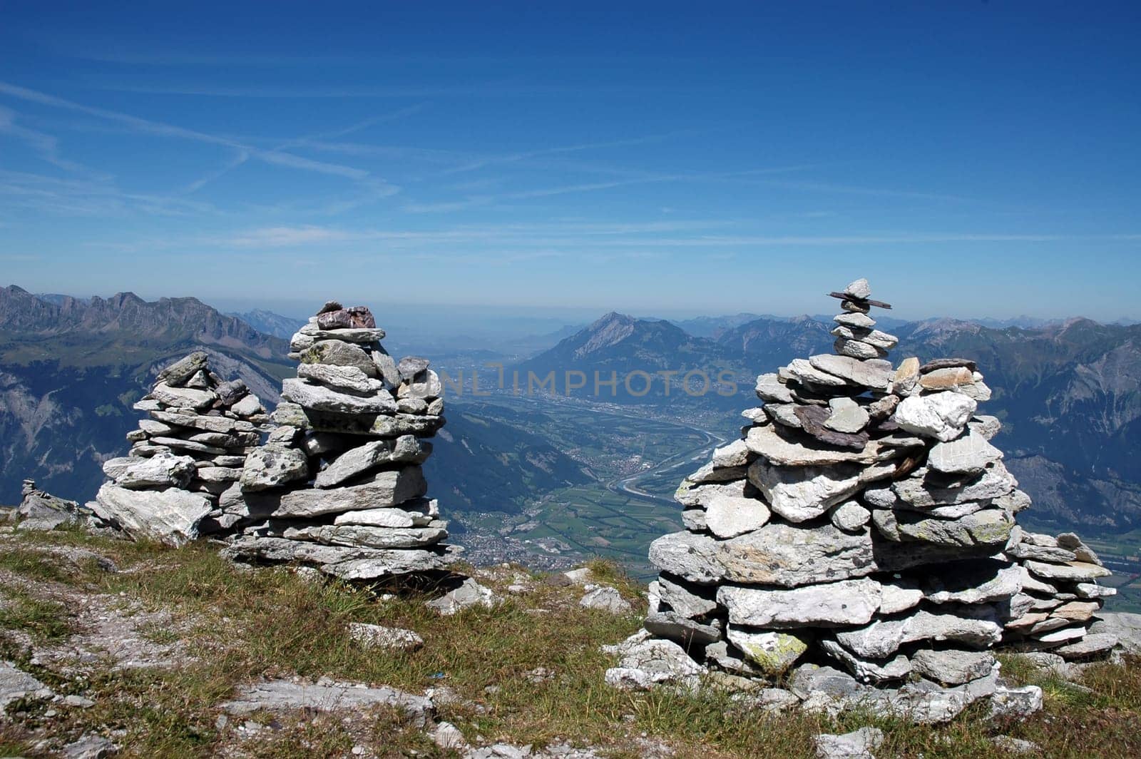 A garden full of cairns