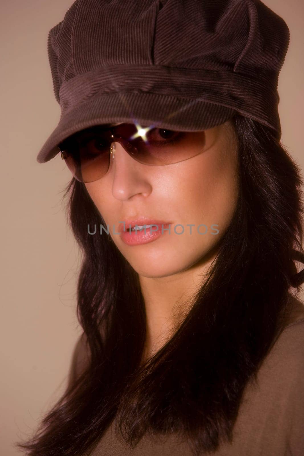 Woman with cap and sunglasses