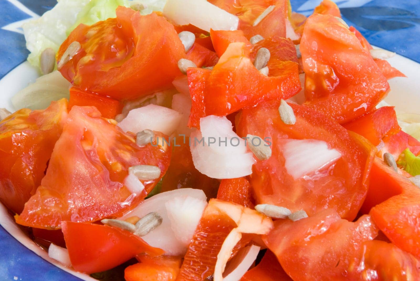 Tomato salad with sunflower seeds