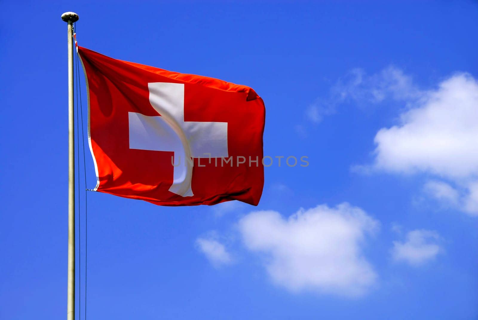The weather for Switzerland - on Saturday nice late summer weather with lots of sun and 31 degrees. For Sunday no big weather change yet,quite sunny with only harmless cumulus clouds. Around 30 degrees. I wish you all a nice weekend :-)