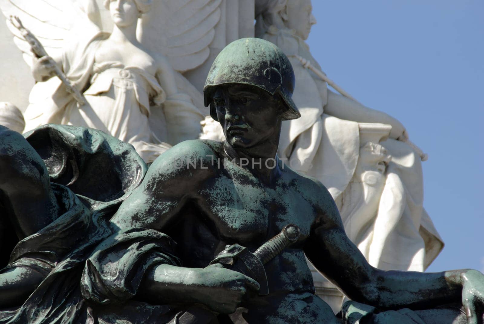 Bronze Sculpture Soldier - Landmark - Monument - Buckingham Palace Place