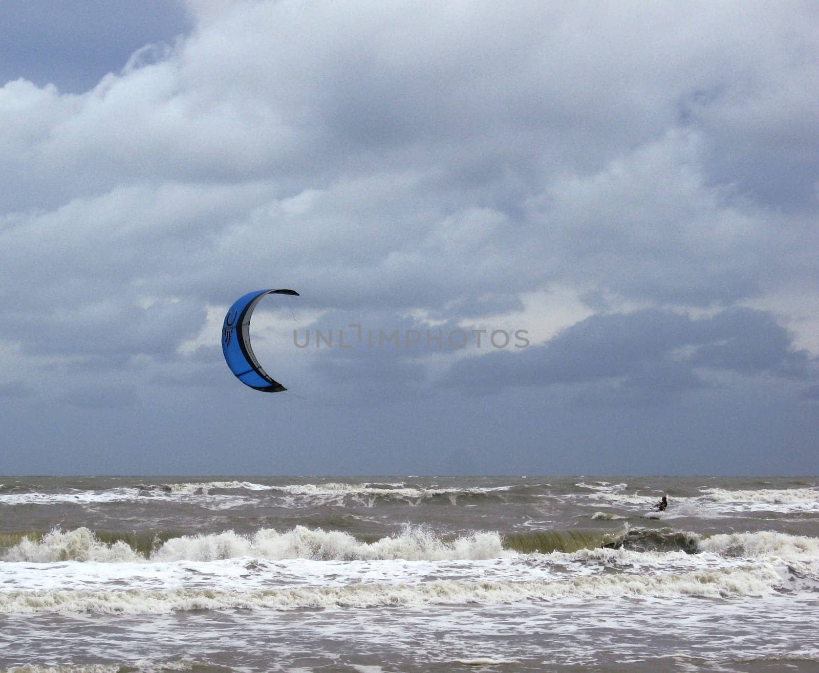Kitesurfing