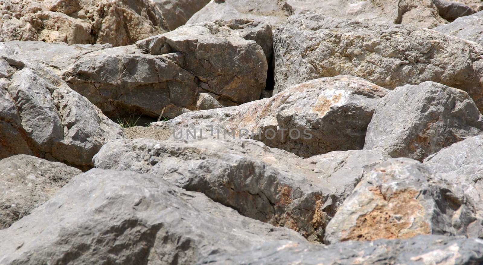 Stones - Boulders - Natural Stone