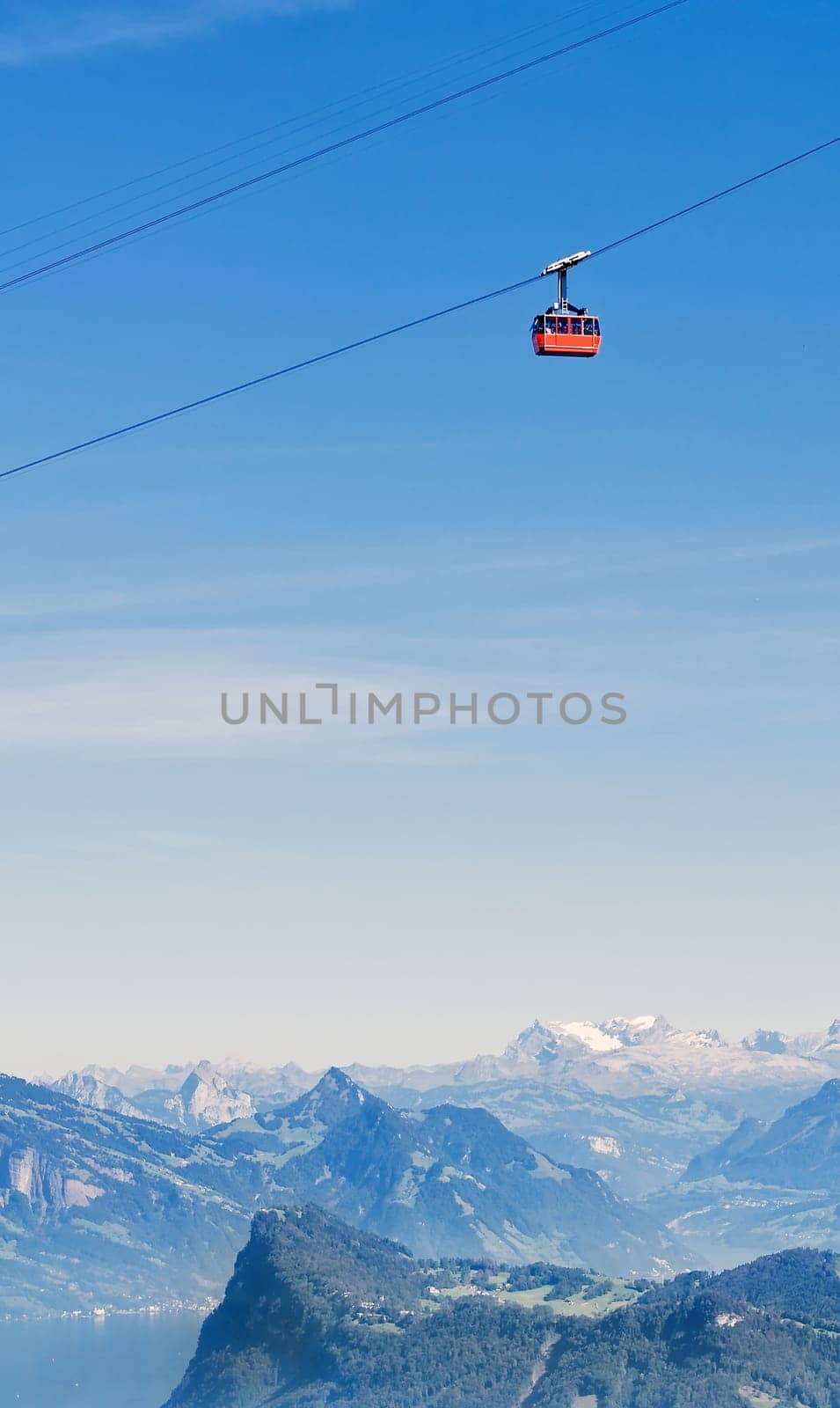 The cable car takes visitors from the Fräkmüntegg station up to Pilatus Kulm at 2132 metres above sea level in about five minutes. When the weather is nice,you can enjoy a unique view of the Alps and the lake landscape of the Central Forest.